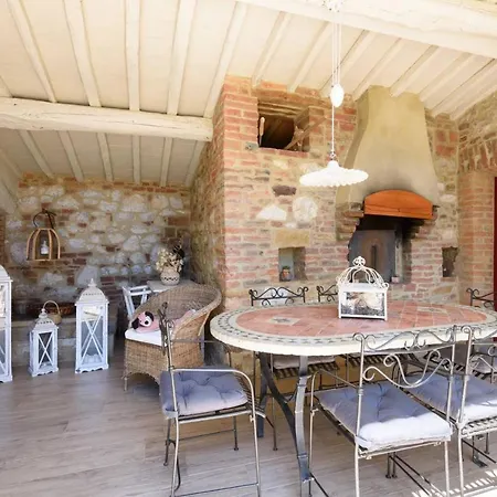 Ferienhaus Charming House In + Pool