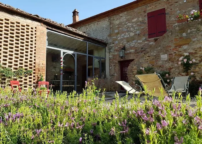 Ferienhaus Charming House In + Pool