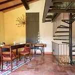 Tatil Evi Charming House In + Pool Trequanda