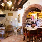 Tatil Evi Charming House In + Pool Trequanda